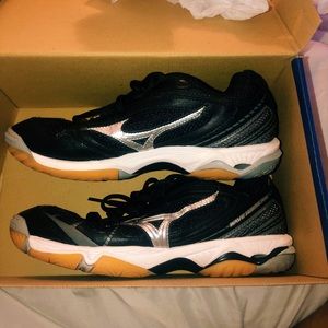 Indoor Mizuno Wave Hurricanes Black